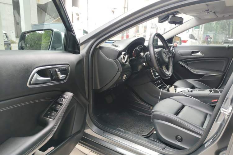 Used Mercedes-Benz GLA 2018 GLA 200 Sport Edition Driver Seat