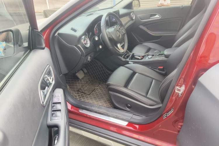 Used Mercedes-Benz GLA 2018 GLA 200 Sport Edition Driver Seat