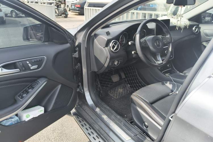 Used Mercedes-Benz GLA 2018 GLA 200 Sport Edition Driver Seat