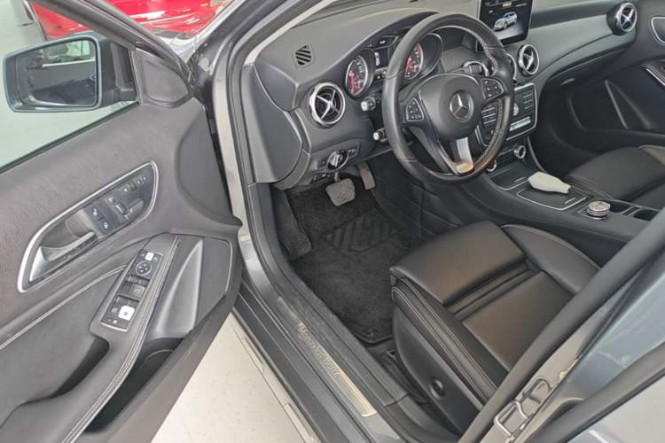 Used Mercedes-Benz GLA 2018 GLA 200 Sport Edition Driver Seat