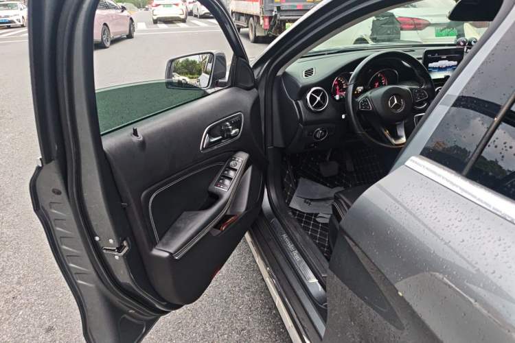 Used Mercedes-Benz GLA 2018 GLA 200 Fashion Model Driver Seat