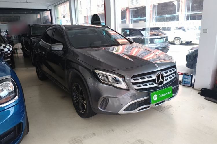 Used Mercedes-Benz GLA 2018 GLA 200 Fashion Model Front Right 45 Deg