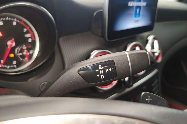 Used Mercedes-Benz GLA 2018 GLA 200 Fashion Model Gear Lever