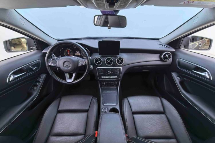 Used Mercedes-Benz GLA 2018 GLA 200 Sport Edition Interior 10