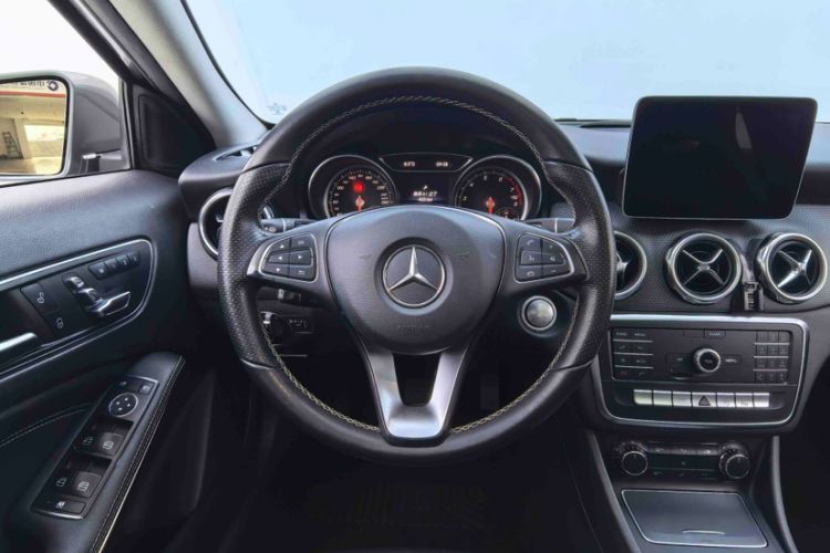 Used Mercedes-Benz GLA 2018 GLA 200 Sport Edition Interior 2