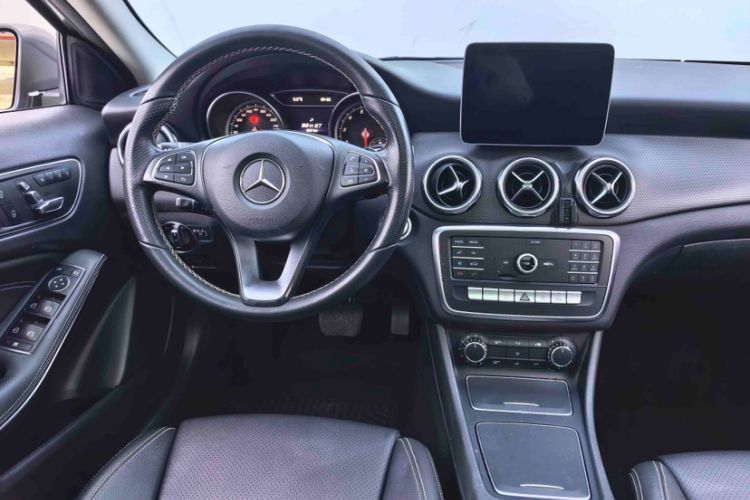 Used Mercedes-Benz GLA 2018 GLA 200 Sport Edition Interior 5