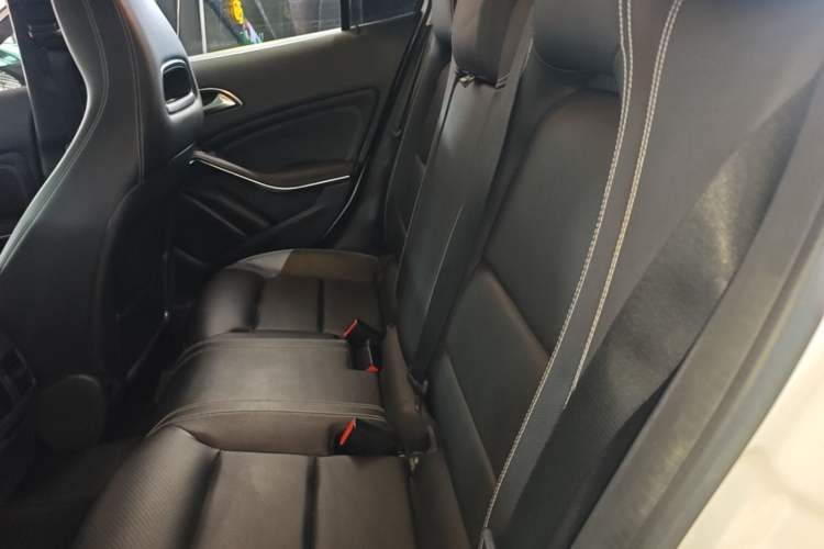 Used Mercedes-Benz GLA 2018 GLA 200 Fashion Model Left Rear Seat