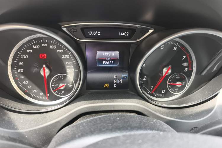 Used Mercedes-Benz GLA 2018 GLA 200 Sport Edition Odometer Close Up