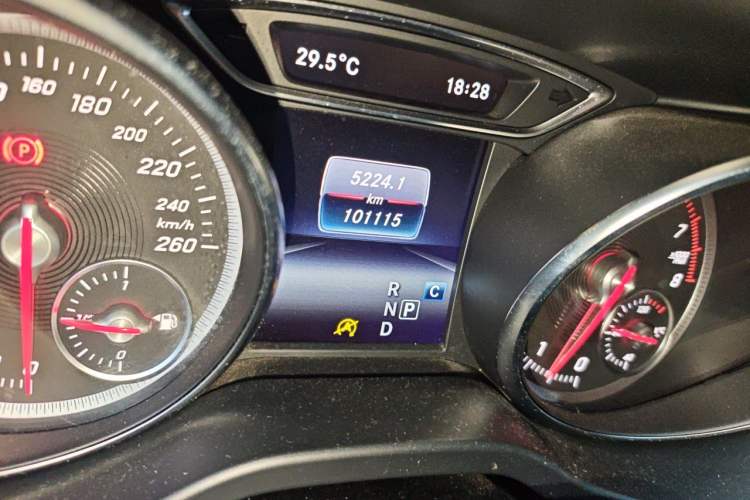 Used Mercedes-Benz GLA 2018 GLA 200 Fashion Model Odometer Close Up