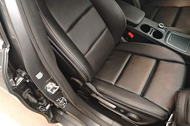 Used Mercedes-Benz GLA 2018 GLA 200 Sport Edition Right Front Seat