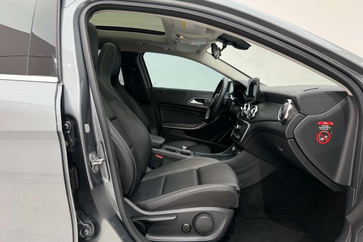 Used Mercedes-Benz GLA 2018 GLA 200 Fashion Model Right Front Seat