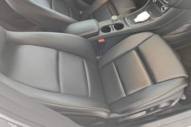Used Mercedes-Benz GLA 2018 GLA 200 Sport Edition Right Front Seat