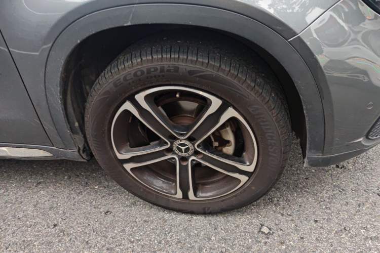Used Mercedes-Benz GLA 2018 GLA 200 Fashion Model Right Front Wheel Hub