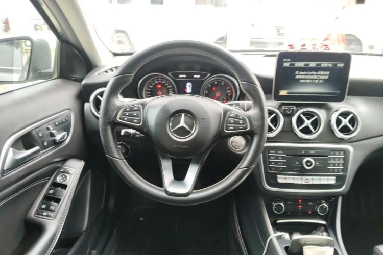 Used Mercedes-Benz GLA 2018 GLA 200 Sport Edition Steering Wheel