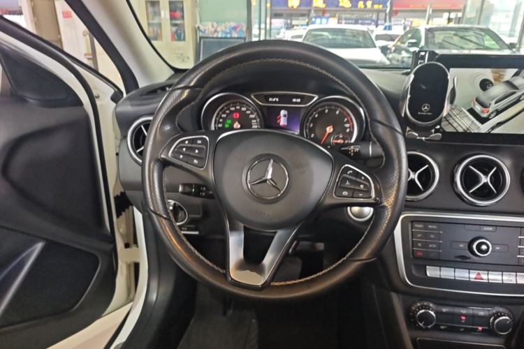 Used Mercedes-Benz GLA 2018 GLA 200 Fashion Model Steering Wheel