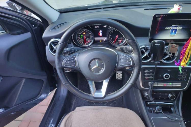 Used Mercedes-Benz GLA 2018 GLA 200 Sport Edition Steering Wheel