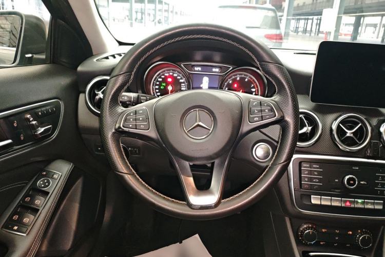 Used Mercedes-Benz GLA 2018 GLA 200 Sport Edition Steering Wheel