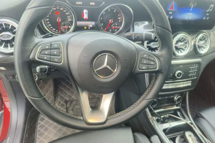 Used Mercedes-Benz GLA 2018 GLA 200 Sport Edition Steering Wheel
