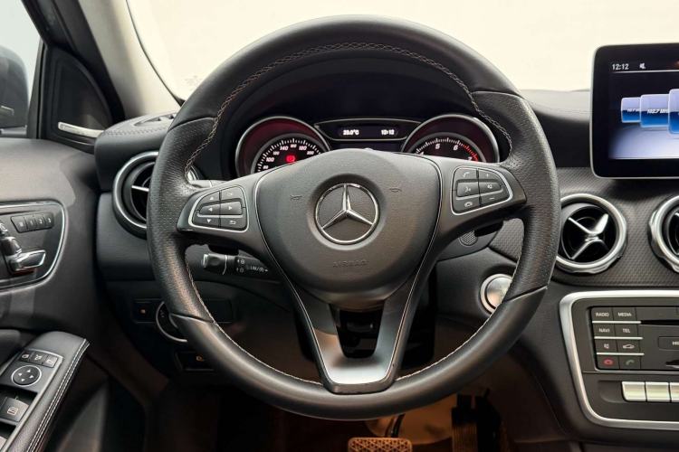 Used Mercedes-Benz GLA 2018 GLA 200 Fashion Model Steering Wheel