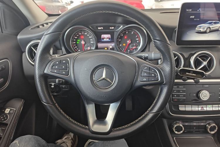 Used Mercedes-Benz GLA 2018 GLA 200 Sport Edition Steering Wheel