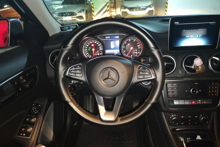Used Mercedes-Benz GLA 2018 GLA 200 Sport Edition Steering Wheel