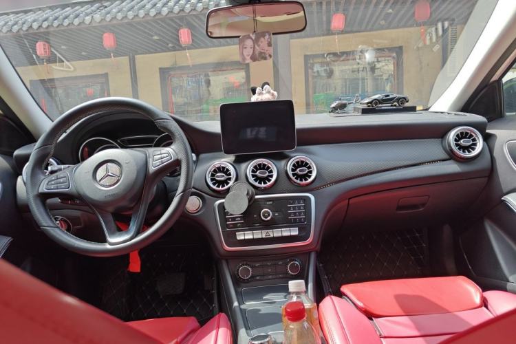 Used Mercedes-Benz GLA 2018 GLA 200 Fashion Model Center Console