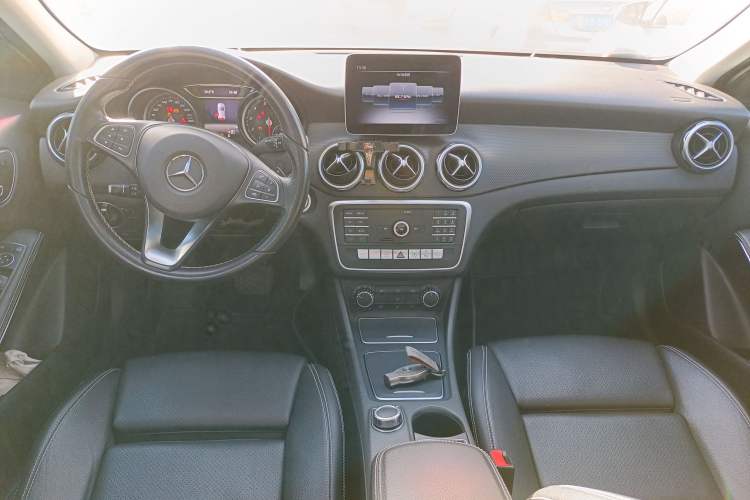 Used Mercedes-Benz GLA 2018 GLA 200 Sport Edition Center Console