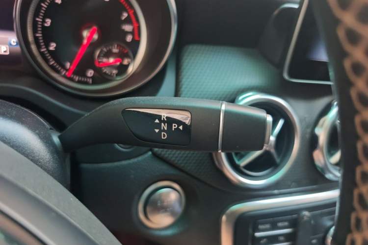 Used Mercedes-Benz GLA 2018 GLA 200 Fashion Model Gear Lever