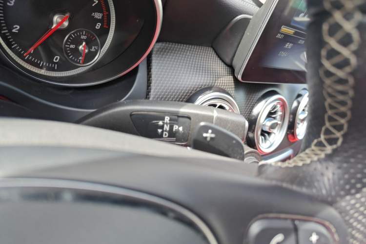 Used Mercedes-Benz GLA 2018 GLA 200 Fashion Model Gear Lever