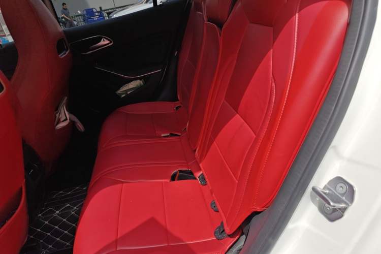 Used Mercedes-Benz GLA 2018 GLA 200 Fashion Model Left Rear Seat
