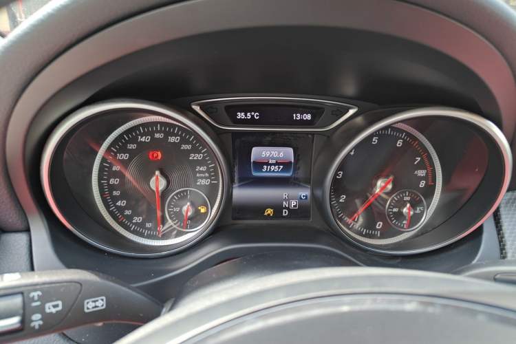 Used Mercedes-Benz GLA 2018 GLA 200 Fashion Model Odometer Close Up