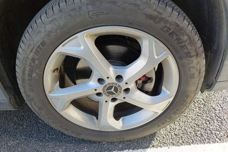 Used Mercedes-Benz GLA 2018 GLA 200 Sport Edition Right Front Wheel Hub