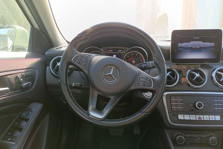 Used Mercedes-Benz GLA 2018 GLA 200 Sport Edition Steering Wheel