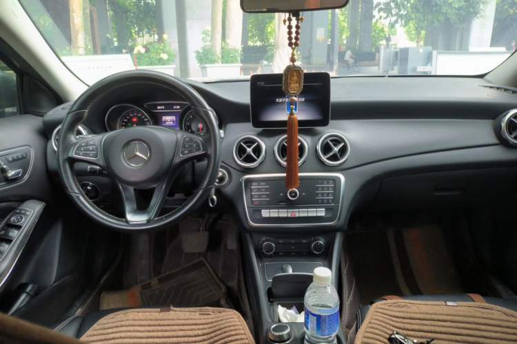 Used Mercedes-Benz GLA 2018 GLA 200 Fashion Model Center Console