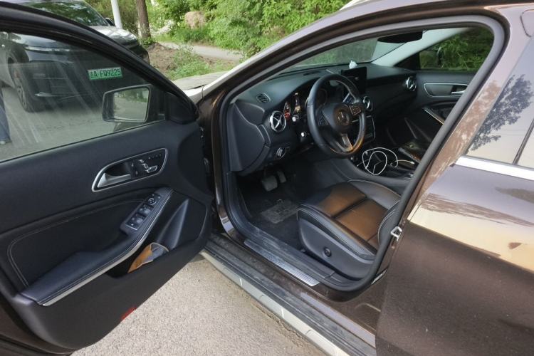 Used Mercedes-Benz GLA 2018 GLA 200 Sport Edition Driver Seat