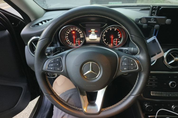 Used Mercedes-Benz GLA 2018 GLA 200 Sport Edition Steering Wheel