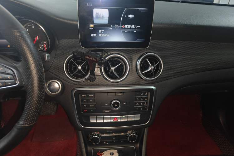 Used Mercedes-Benz GLA 2018 GLA 200 Sport Edition Audio And AC Panel