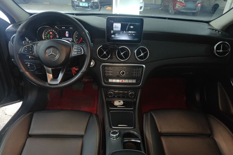 Used Mercedes-Benz GLA 2018 GLA 200 Sport Edition Center Console