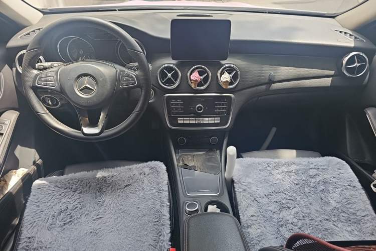 Used Mercedes-Benz GLA 2018 GLA 200 Sport Edition Center Console