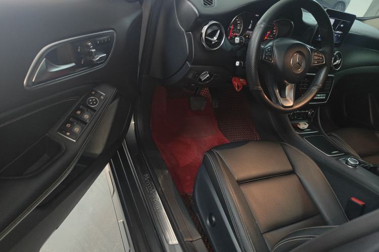 Used Mercedes-Benz GLA 2018 GLA 200 Sport Edition Driver Seat