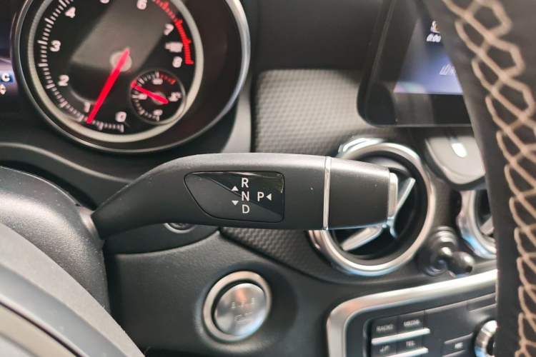 Used Mercedes-Benz GLA 2018 GLA 200 Fashion Model Gear Lever