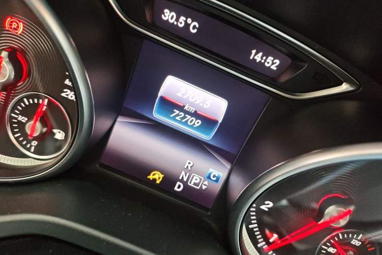 Used Mercedes-Benz GLA 2018 GLA 200 Fashion Model Odometer Close Up