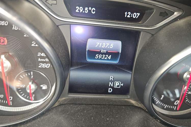 Used Mercedes-Benz GLA 2018 GLA 200 Sport Edition Odometer Close Up