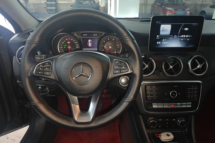 Used Mercedes-Benz GLA 2018 GLA 200 Sport Edition Steering Wheel