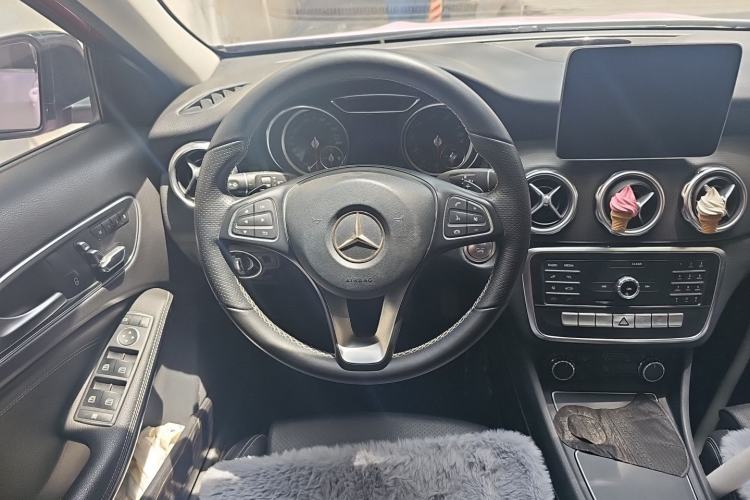 Used Mercedes-Benz GLA 2018 GLA 200 Sport Edition Steering Wheel