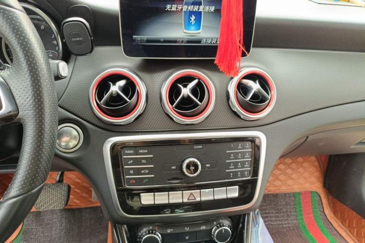Used Mercedes-Benz GLA 2018 GLA 200 Sport Edition Audio And AC Panel
