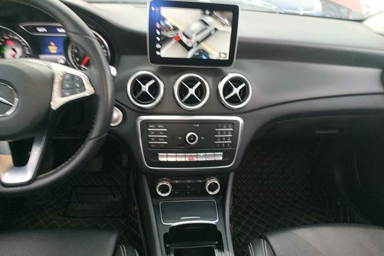 Used Mercedes-Benz GLA 2018 GLA 200 Sport Edition Audio And AC Panel