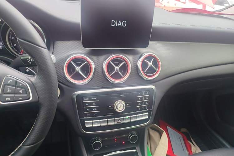 Used Mercedes-Benz GLA 2018 GLA 220 4MATIC Sport Edition Audio And AC Panel
