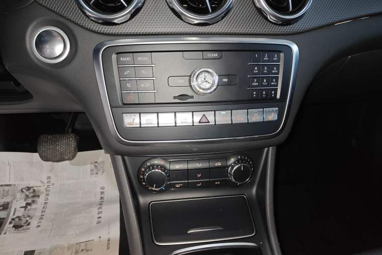 Used Mercedes-Benz GLA 2018 GLA 220 4MATIC Sport Edition Audio And AC Panel
