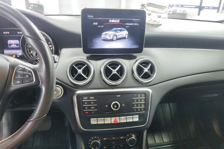 Used Mercedes-Benz GLA 2018 GLA 200 Sport Edition Audio And AC Panel